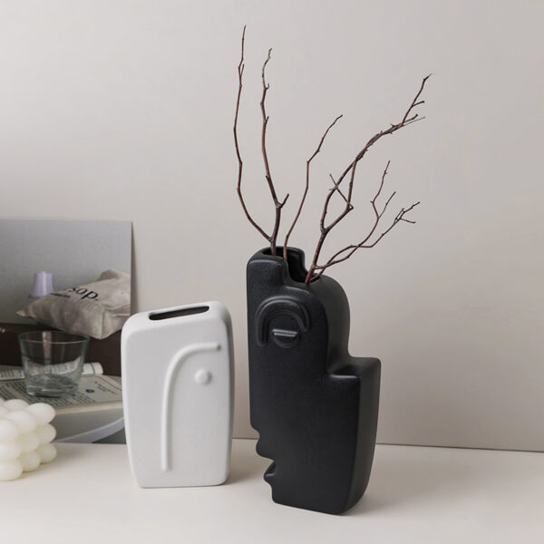 Simple Human Face Vase - Image 2