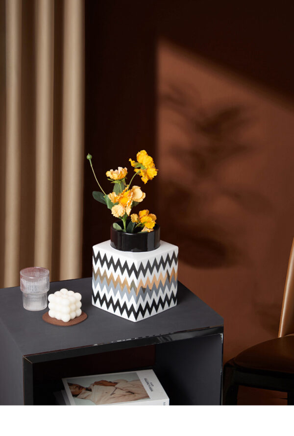 Zig Zag Vase - Image 7