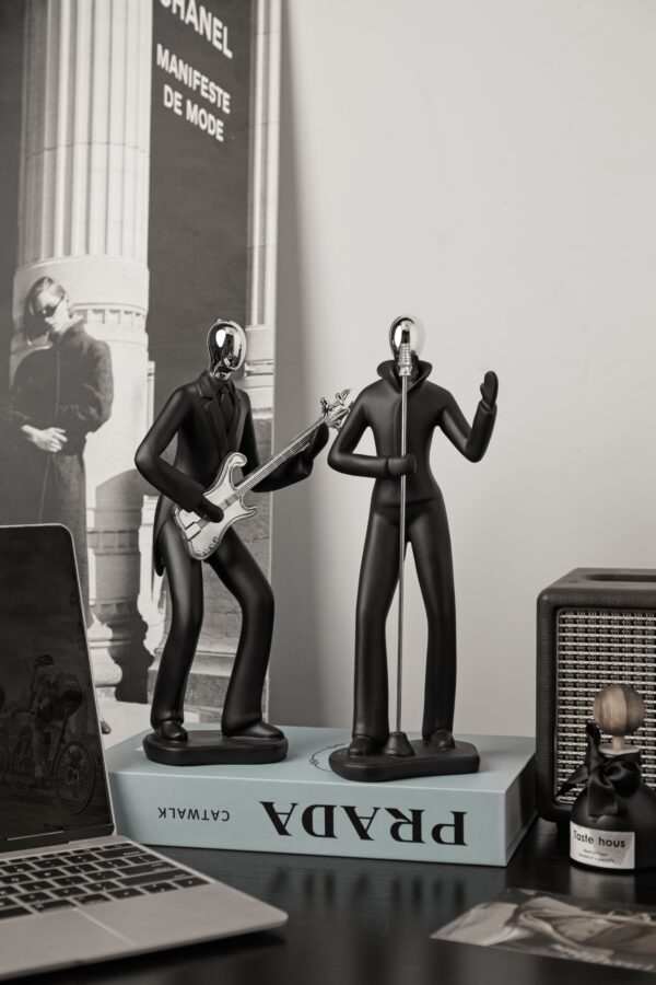 Singer Model - Image 2