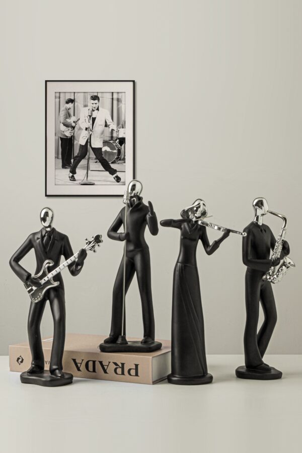Singer Model - Image 3